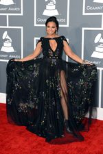 Parade Artis yang Pamer Keindahan Kaki di Grammy 2013