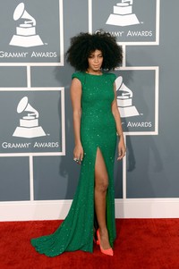 Adik Beyonce Knowles itu terlihat anggun dengan gaun hijaunya. Jason Merritt/Getty Images.