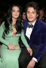 Kemesraan 10 Pasangan Selebriti di Grammy 2013