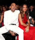 Aww, Mesranya Rihanna & Chris Brown di Grammy 2013