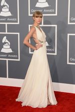 Taylor Swift Tampil Seksi di Grammy 2013