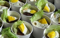Loco Moco Bowl jadi sajian andalan Aloha Terrace. Merupakan nasi tradisional Hawaii yang diberi topping daging burger, telur goreng, juga saus coklat. Aloha Terrace rencananya juga akan membuka gerai pertama di Indonesia, tepatnya di kawasan Bintaro.