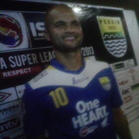 Resmi! Sergio van Dijk Gabung ke Persib