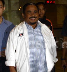 Datang Berbarengan ke KPK, Irjen Djoko & Luthfi Hasan Tebar Senyuman