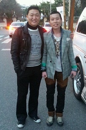 Psy Langsung Pulang ke Korea untuk Melayat Im Yoon Taek