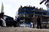 Proyek pembangunan gedung Manhattan berada di Jl TB Simatupang, Jakarta Selatan. Ramses/detikFoto.