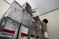 Logistik yang telah diterima berupa 80 kotak suara, alat pencoblos, bilik suara dan peralatan tulis.