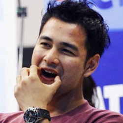 Jenguk ke BNN, Indra Bekti Cs Bawa Balon untuk Raffi Ahmad