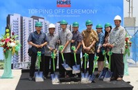 Ivan Budiono (CEO Lippo Homes) dan Firdaus Fahmi (Product General Park View Condominium) sedang melakukan simbolis topping off Park View Condominium Depok sekaligus dua tower 1 dan 2.     