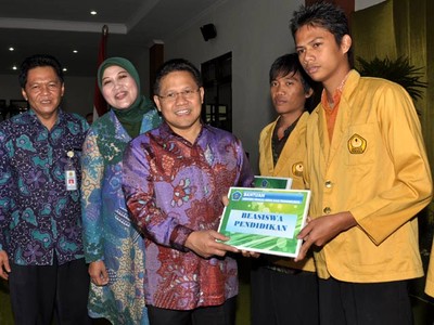 Beasiswa Bagi 122 Anak Transmigran