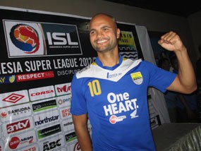 Djanur Minta Pemain Lain Terima Kedatangan Sergio van Dijk