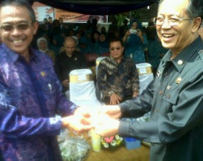 Resmi Pegang e-KTP, Ketua KY: Bandung Luar Biasa