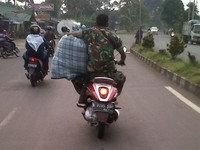 Seharusnya mereka memberi contoh yang baik, bukan seperti ini. (Foto Ikhsan Nurrochiem).