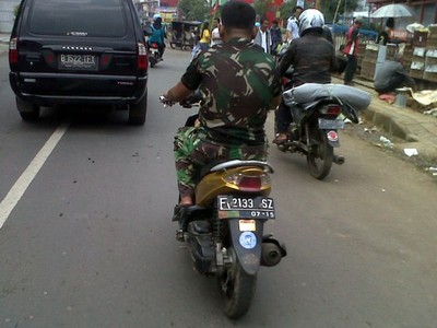 Mana Helmnya Bapak-bapak?