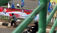 Ada juga baliho dan spanduk Cagub-cawagub.