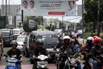 Perang Atribut Cagub Jabar di Bekasi