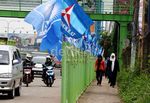Perang Atribut Cagub Jabar di Bekasi