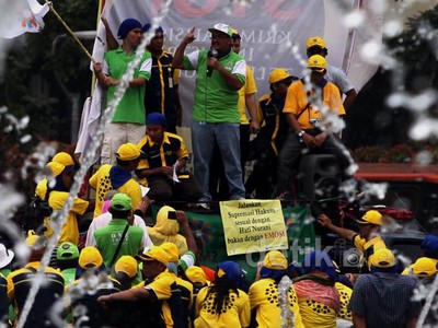 Karyawan Indosat Demo di Bundaran HI