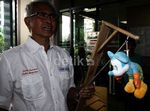 Pong Aksi Gantung Anas