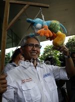 Pong Aksi Gantung Anas