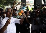 Pong Aksi Gantung Anas
