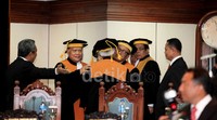 M. Saleh mendapat ucapan selamat.