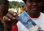 Memberantas Uang Tak Layak di Papua