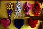 Jelang Valentine Pedagang Pernak-pernik Ramai