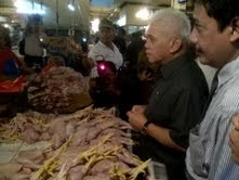 Hatta Sempat Belanja Bawang, Cabai dan Tempe Saat Blusukan ke Klender