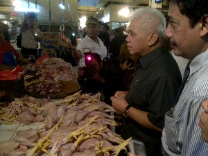 Blusukan ke Pasar Tradisional, Ini Masalah Pangan yang Ditemui Hatta Rajasa
