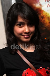 Dina Anjani yang juga salah satu personel 'Tina With D'Girls' itu kini tengah duduk di bangku SMA. Gus Mun/detikHOT.