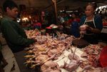 Di Pasar Klender, Harga Ayam Melonjak