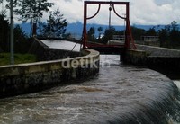 PLTM Walesi ini memakai energi dari aliran Sungai Baliem. Dua PLTM ini membuat 9 ribu penduduk Wamena tak lagi tergantung PLTD yang digerakkan oleh solar pada siang hari.