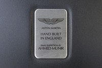 Mobil ini dibuat dengan tangan. Dan akan terpampang di mobil, siapa yang melakukan pengecekan terakhir pada mobil. (dok Astin Martin)