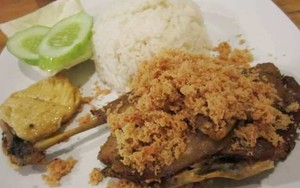 Gurih-gurih Super Pedas, Bebek Kremes Sambal Mercon