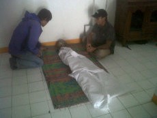 Jenazah Warga Ciomas Bogor Ditemukan Utuh Setelah Dikubur 19 Tahun Jenazah Warga Ciomas Bogor Ditemukan Utuh Setelah Dikubur 19 Tahun