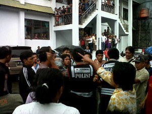 Salah Dengar Vonis, Keluarga Korban Pembunuhan & Terdakwa Baku Pukul