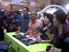 Empat Kementerian Buka Indonesia Fashion Week 2013