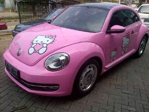 Wah, Bapak Ini Beri Anaknya VW Beetle Pink Hello Kitty
