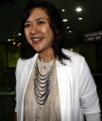 Direktur CV Rifa Medika Lisa Lukitawati meninggalkan gedung KPK usai diperiksa tim penyidik. Ramses/detikFoto.