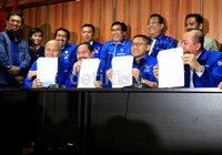 Anas menandatangani pakta integritas bersama jajaran pengurus DPP PD.