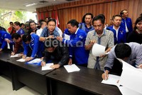 Jajaran pengurus DPP PD menandatangani pakta integritas.