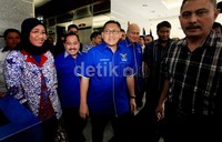 Anas meninggalkan Kantor DPP PD seusai melakukan penandatanganan.