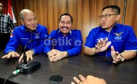 Dalam penandatanganan ini sebagian besar pengurus DPP PD hadir. Namun tidak nampak hadir Sekjen PD Edhie Baskoro Yudhoyono (Ibas) yang baru saja mundur dari DPR.