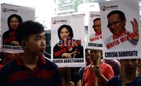 Mereka meminta KPK mengusut tuntas dugaan keterlibatan Cikeas dan rezim Dirut Pertamina Karen Agustiawan dalam skandal korupsi di Pertamina. Ramses/detikfoto