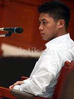 Rasyid Rajasa Jalani Sidang Perdana