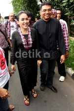 Rieke dan Suami Rayakan Valentine di Bekasi