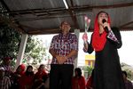 Rieke dan Suami Rayakan Valentine di Bekasi