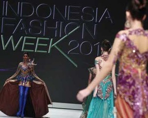 32 Desainer Buka Pekan Mode Indonesia dengan Fashion Parade
