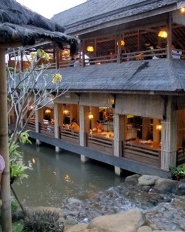 Santap Romantis dan Asyik di Restoran Sunda Berpemandangan Indah